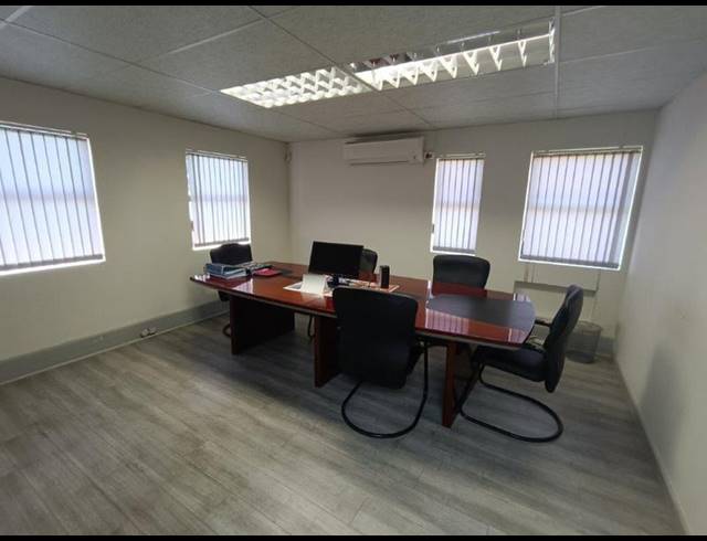 BUSINESS PROPERTY TO RENT IN FOURWAYS